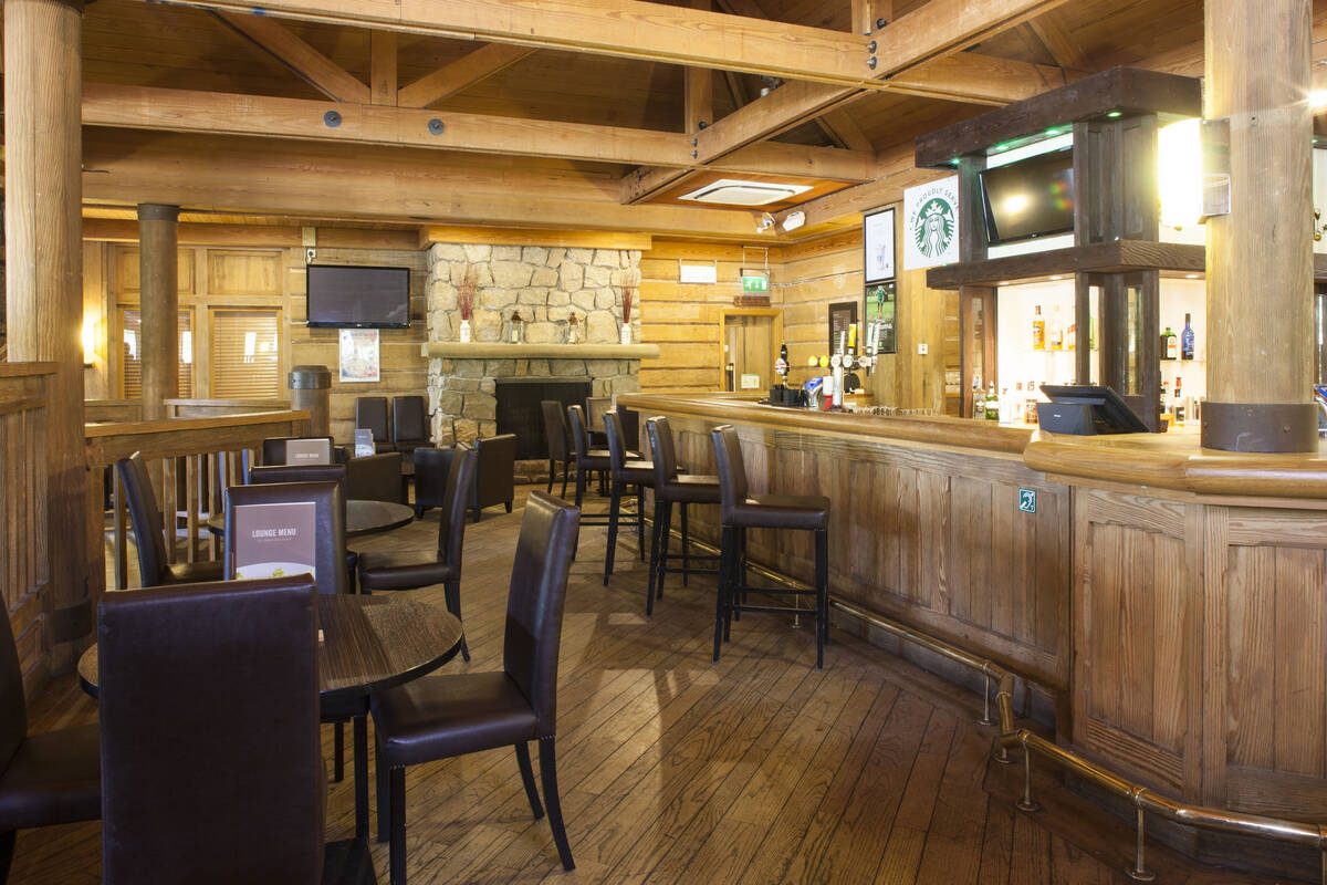 Holiday Inn Colchester Bar.